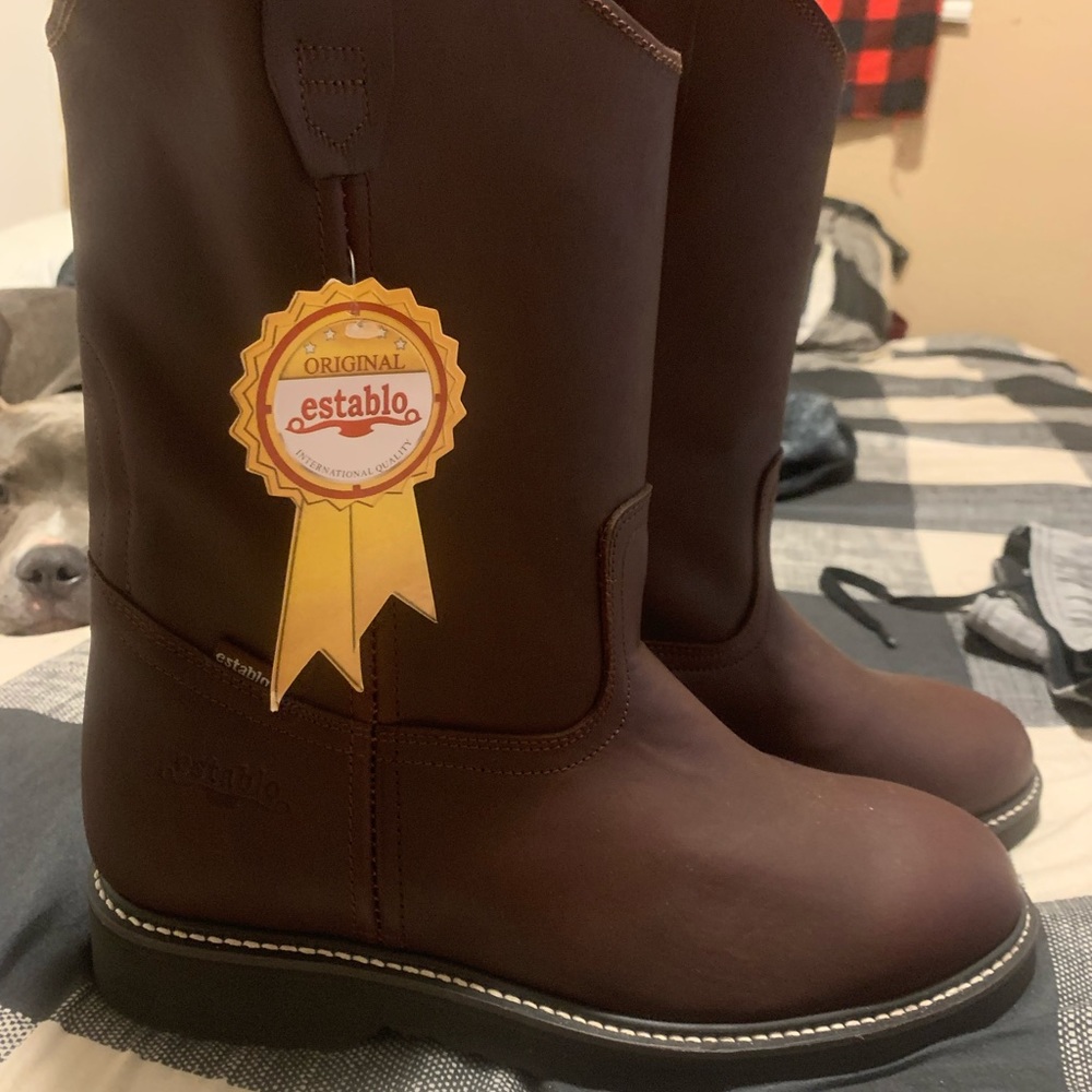 Brand new western boots size 11 never been wore.